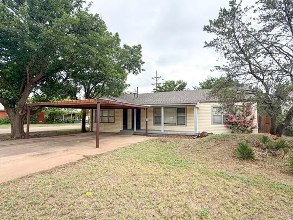 $1,775 | 3520 30th Street, Lubbock, TX 79410