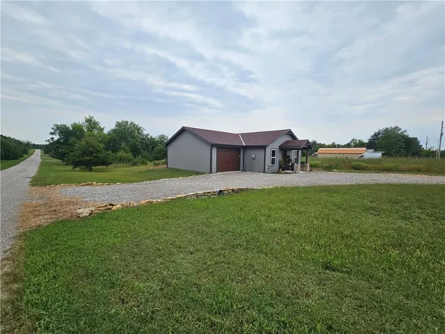 $225,000 | 2 Illinois Drive, Linn Valley, KS 66040