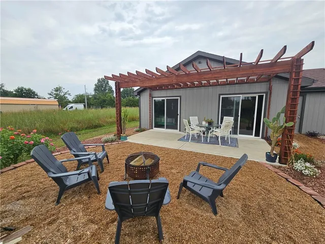 $225,000 | 2 Illinois Drive, Linn Valley, KS 66040