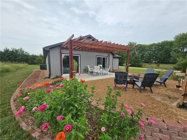 $225,000 | 2 Illinois Drive, Linn Valley, KS 66040