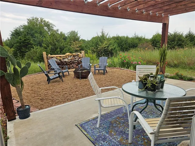 $225,000 | 2 Illinois Drive, Linn Valley, KS 66040