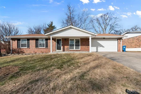 $305,500 | 11239 Terry Avenue, Bridgeton, MO 63044