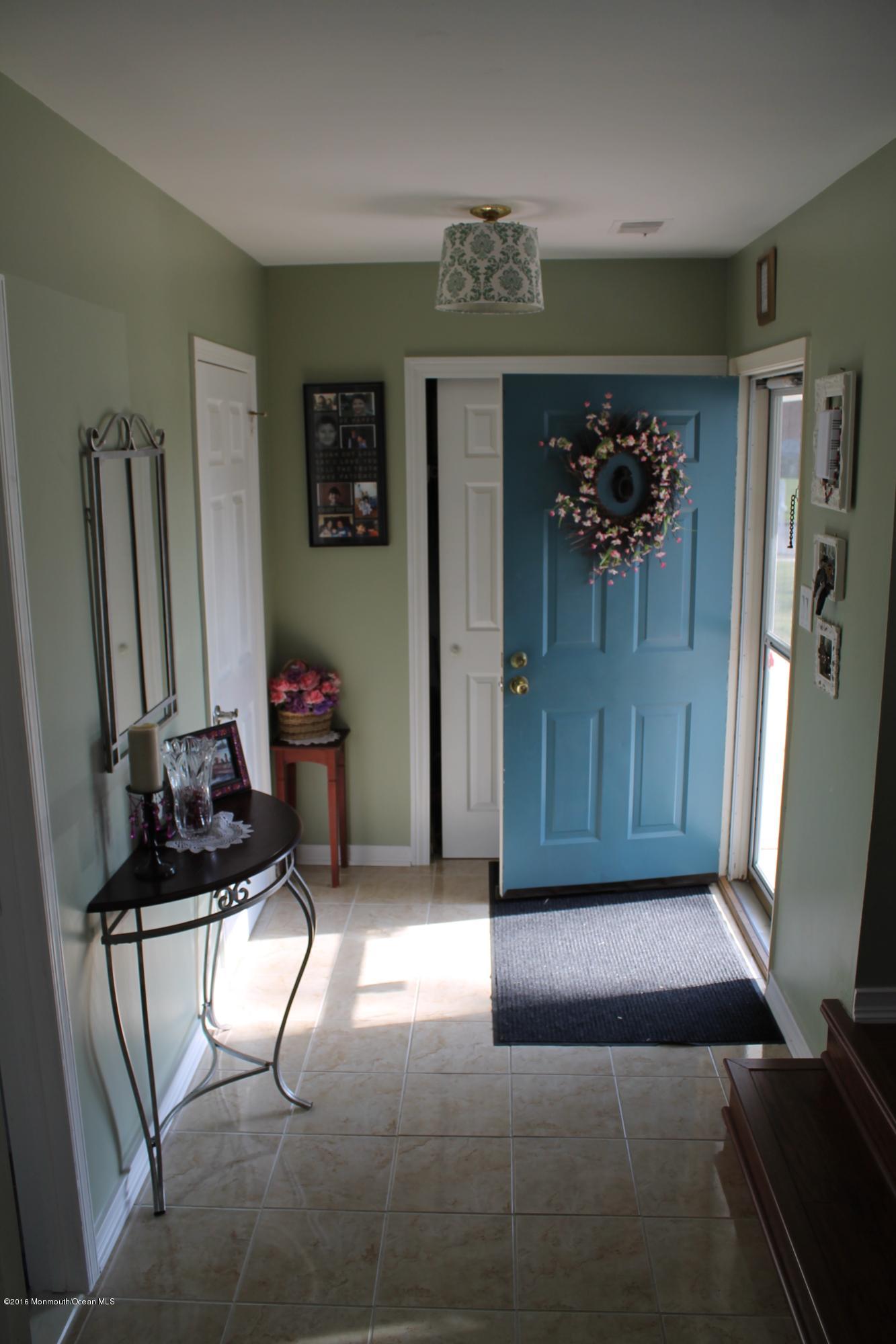 13 Partree Road Jackson, NJ 08527 - Photo 2 of 17 a view of room with workspace and window
