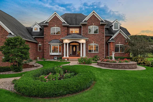 $1,880,000 | 3312 Augusta Lane, Onalaska, WI 54650