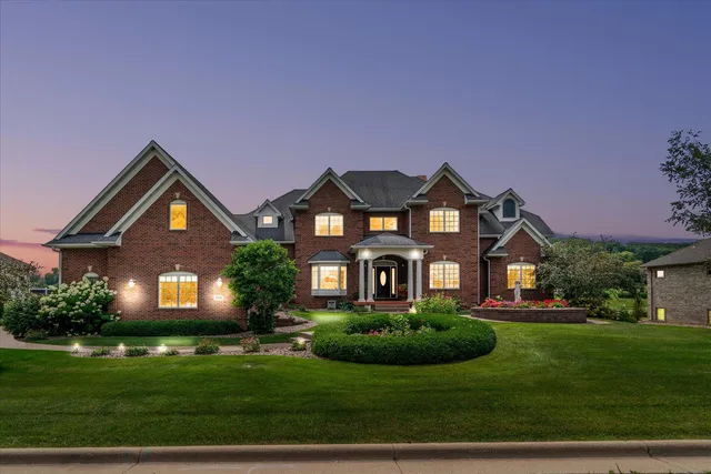 $1,880,000 | 3312 Augusta Lane, Onalaska, WI 54650