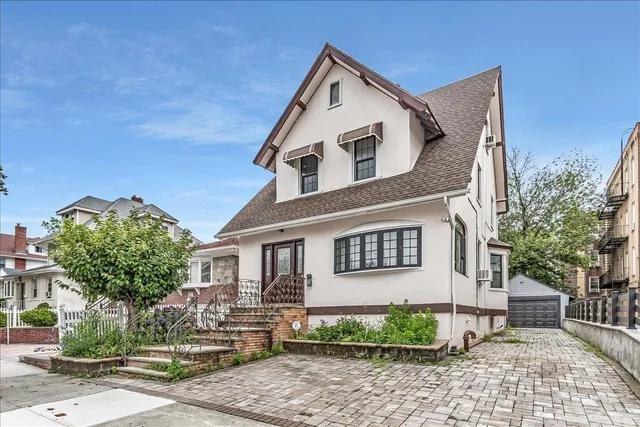 $1,349,000 | 35-63 168th Street | Murray Hill - Flushing