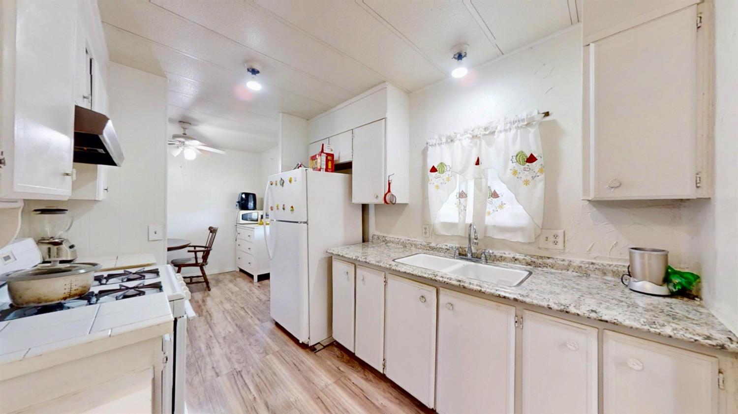 12 Commodore Court Sacramento, CA 95838 - Photo 16 of 54