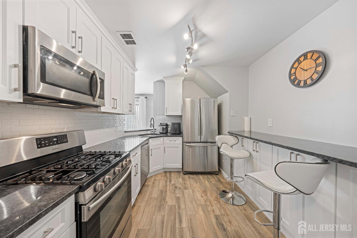 2706 Lighthouse Lane Parlin, NJ 08859 - Photo 2 of 14