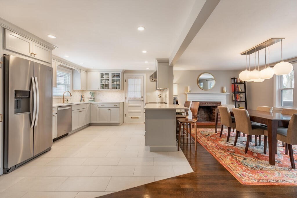 26 Curve Street Wakefield, MA 01880 - Photo 2 of 34