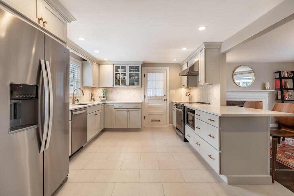 26 Curve Street Wakefield, MA 01880 - Photo 5 of 34