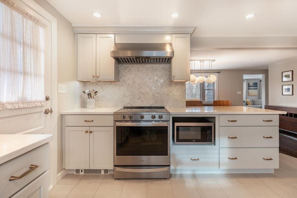 26 Curve Street Wakefield, MA 01880 - Photo 8 of 34