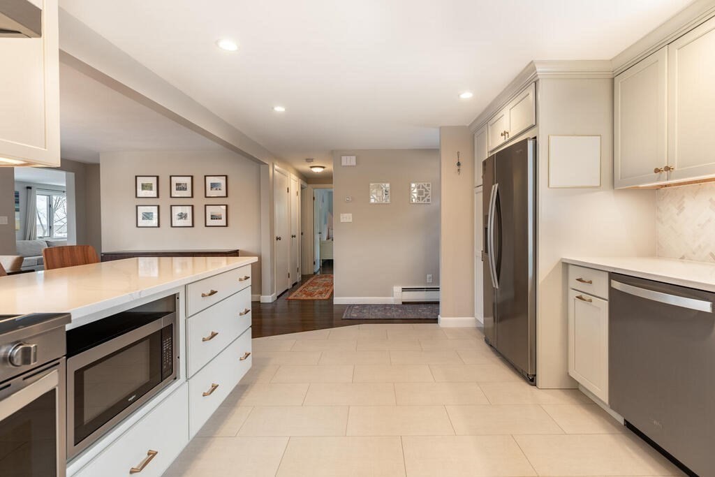 26 Curve Street Wakefield, MA 01880 - Photo 9 of 34