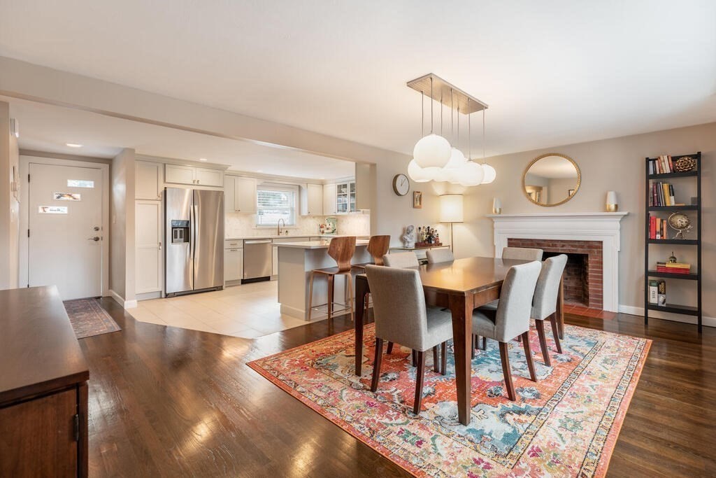 26 Curve Street Wakefield, MA 01880 - Photo 10 of 34