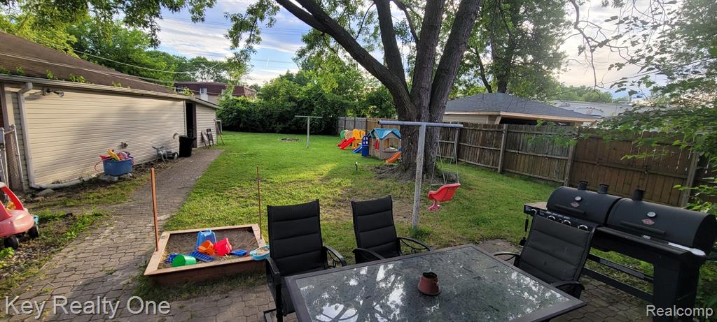 24205 Prairie Lane Warren, MI 48089 - Photo 10 of 15