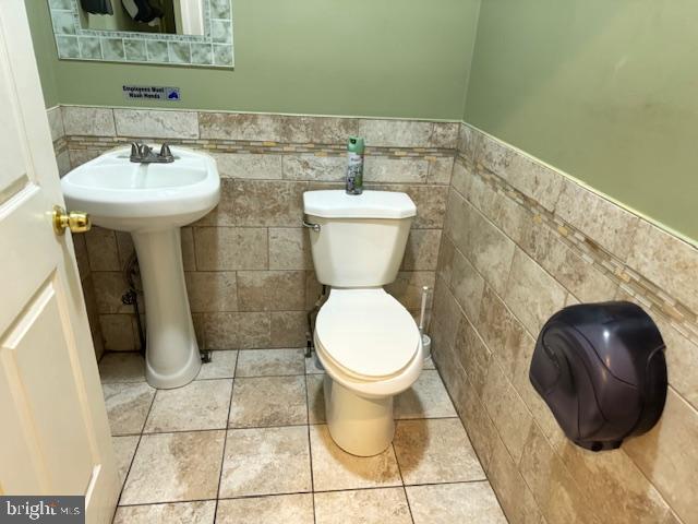 2240 South 12th Street Philadelphia, PA 19148 - Photo 8 of 23 a bathroom with a toilet and a sink