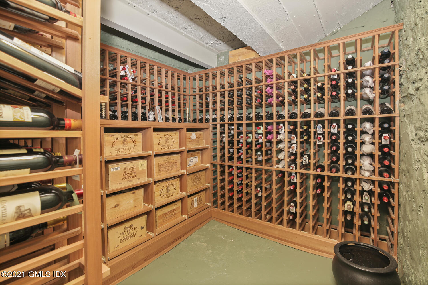 1 North Street Greenwich, CT 06830 - Photo 29 of 36 a view of locker room