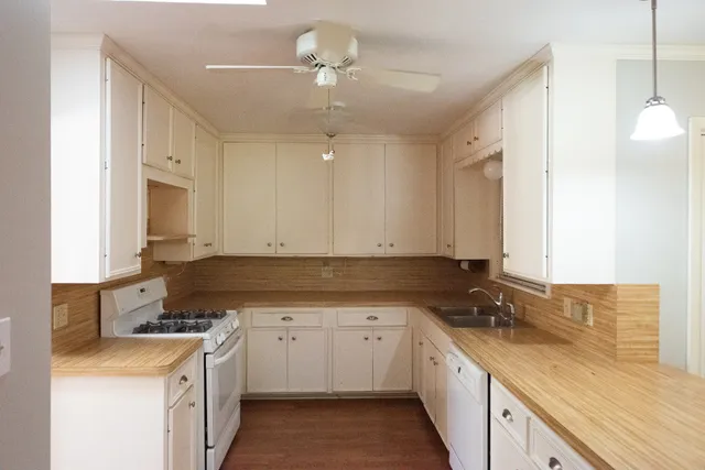 $2,995 | 8825 Merlin Drive, Spring Valley Village, TX 77055