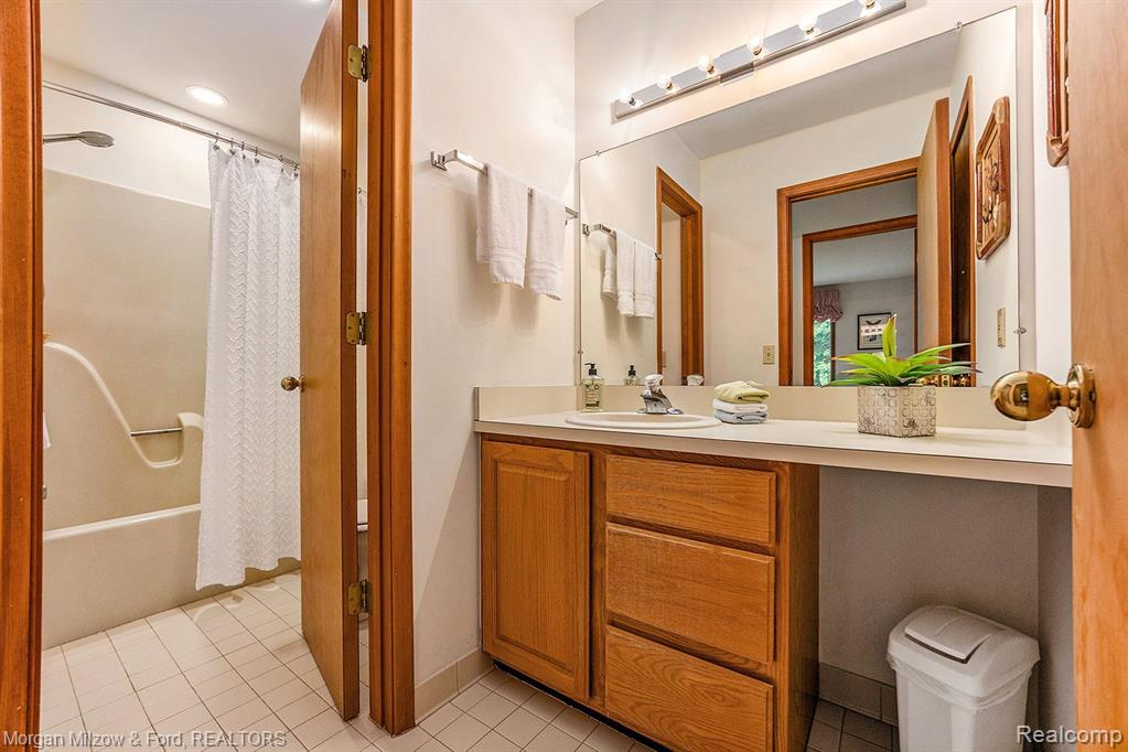 5036 Clarkston Road Clarkston, MI 48348 - Photo 22 of 39