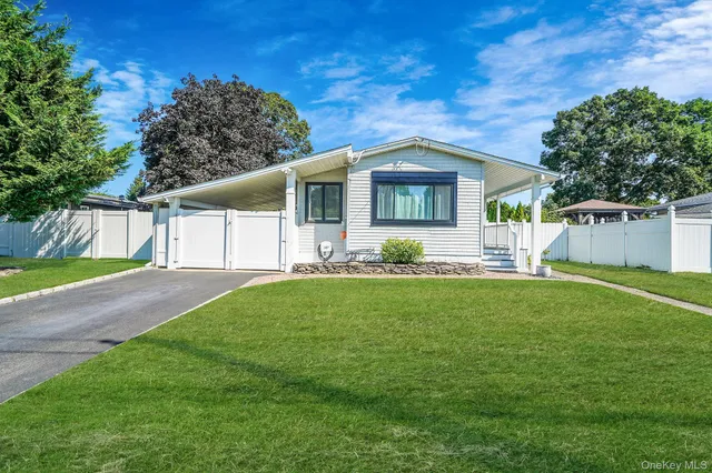 $575,000 | 107 Days Avenue, Selden, NY 11784