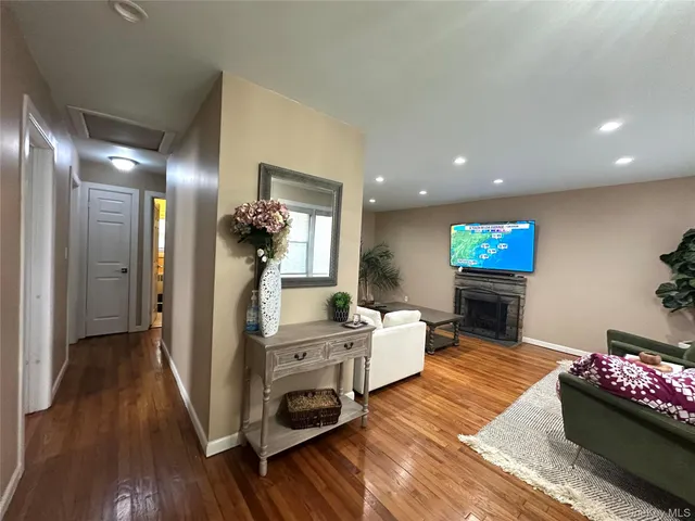 $4,100 | Undisclosed Address, Syosset, NY 11791