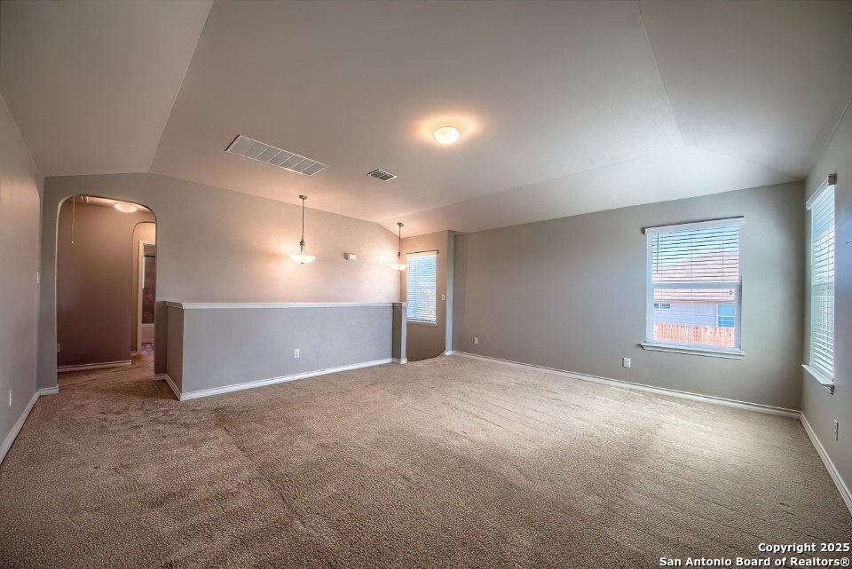7006 Quantum Loop San Antonio, TX 78252 - Photo 18 of 37 en empty room with windows and closet
