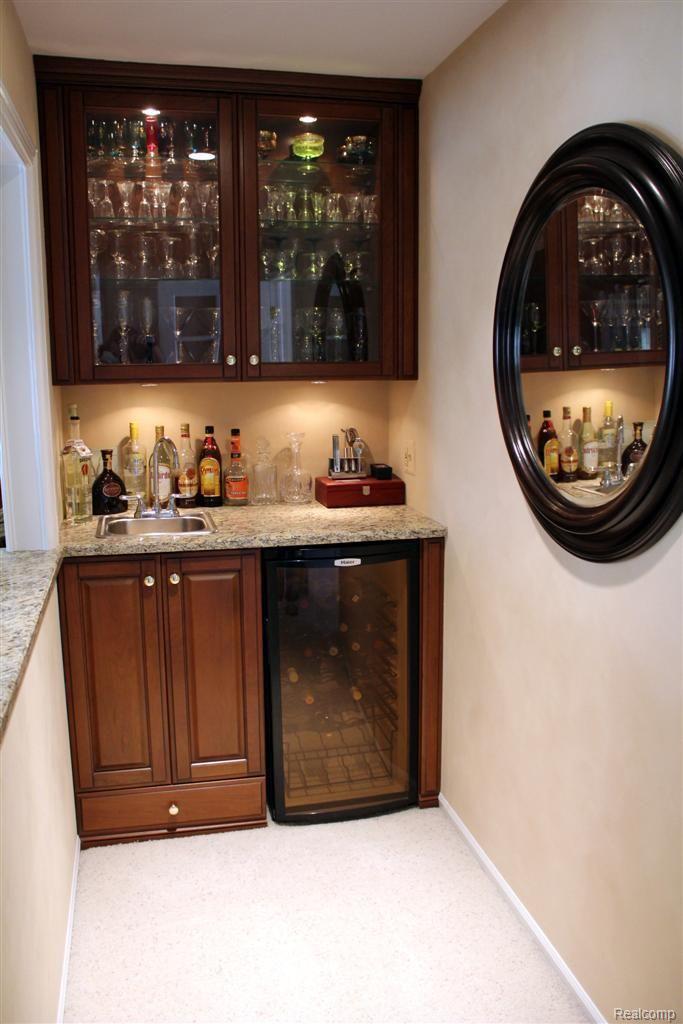703 Snowmass Drive Rochester, MI 48309 - Photo 12 of 25 Bar