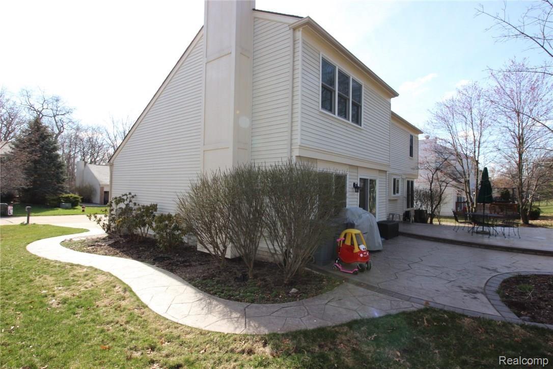 775 Whitney Drive Rochester, MI 48307 - Photo 7 of 25 IMG_1689.JPG