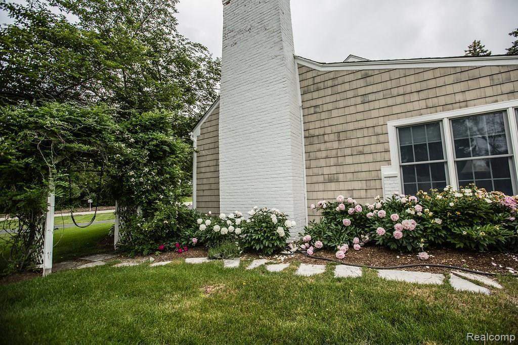 275 Barden Road Bloomfield Hills, MI 48304 - Photo 32 of 38