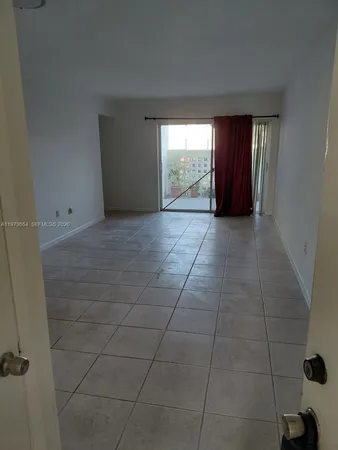 $2,550 | 9735 Fontainebleau Boulevard, Unit G103, Miami, FL 33172