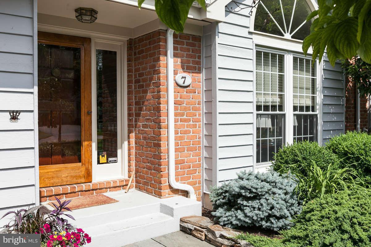 7 Quail Hollow Road Lutherville-Timonium, MD 21093 - Photo 2 of 20 Front Porch