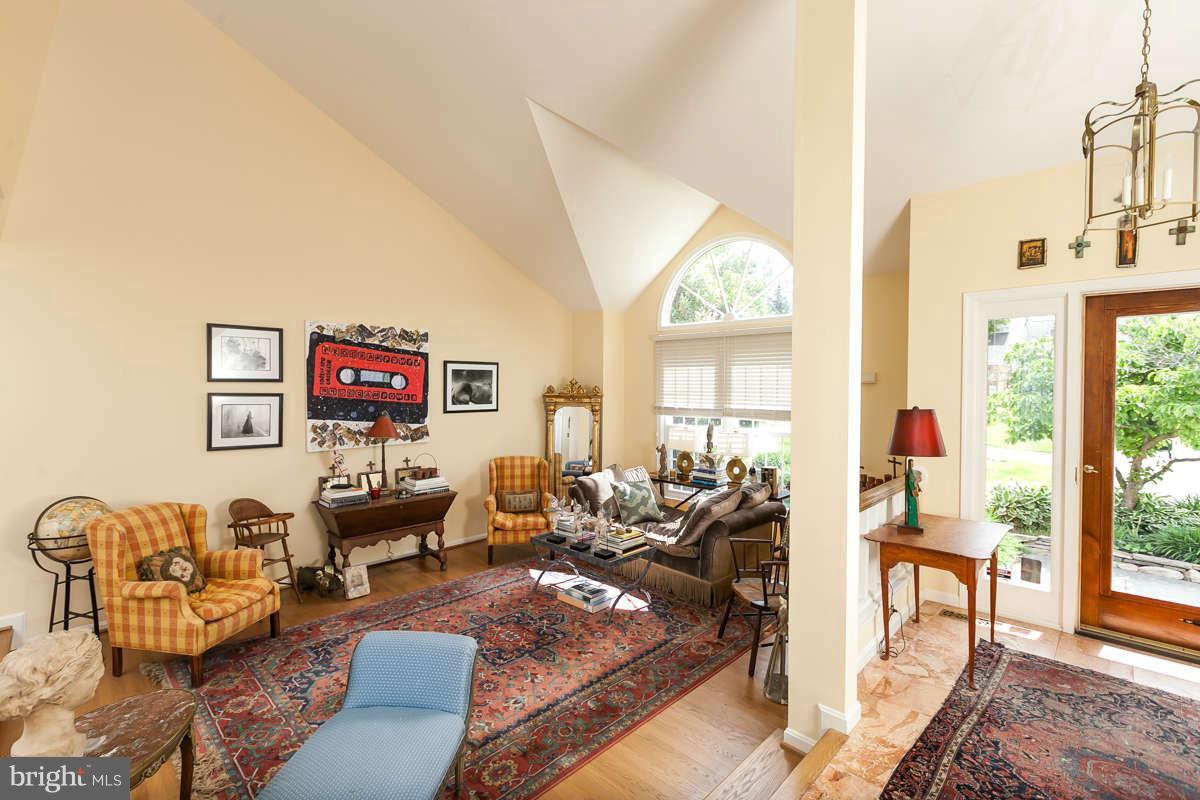 7 Quail Hollow Road Lutherville-Timonium, MD 21093 - Photo 4 of 20 Living Room