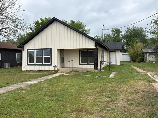$130,000 | 228 West Archer Street, Jacksboro, TX 76458