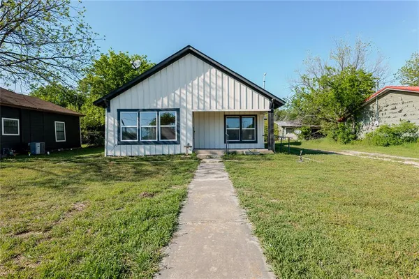 $130,000 | 228 West Archer Street, Jacksboro, TX 76458