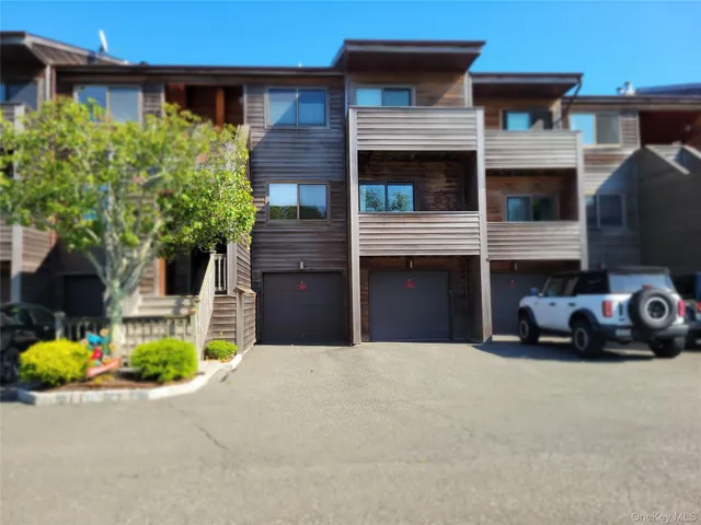 $699,000 | 59-39 Watchogue Avenue, East Moriches, NY 11940