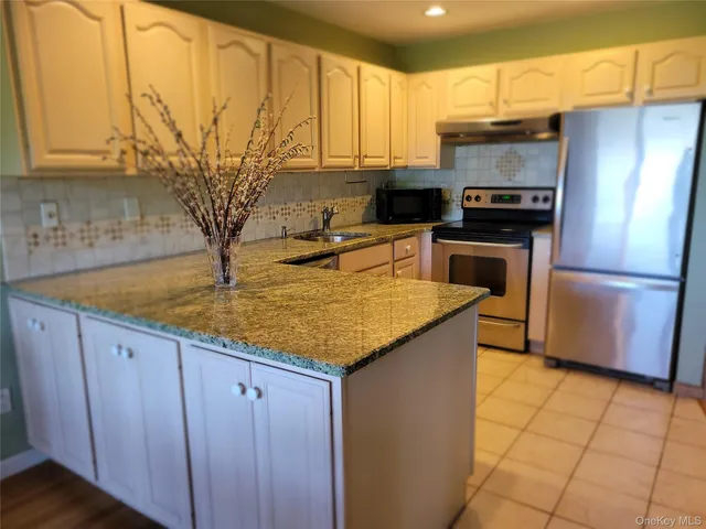 $699,000 | 59-39 Watchogue Avenue, East Moriches, NY 11940