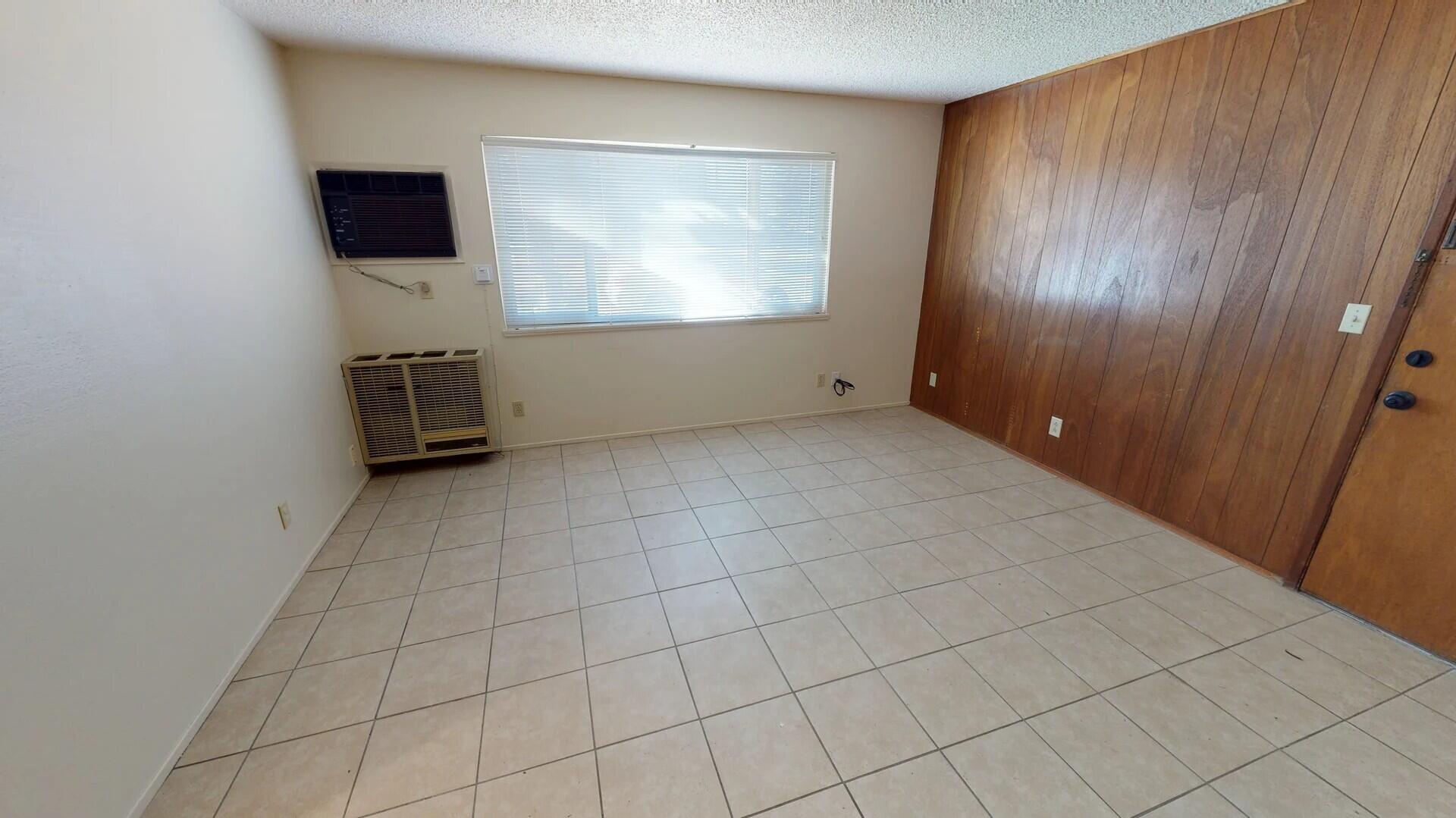 1553 Riverside Drive Redding, CA 96001 - Photo 19 of 51 Unit 3 Living Room