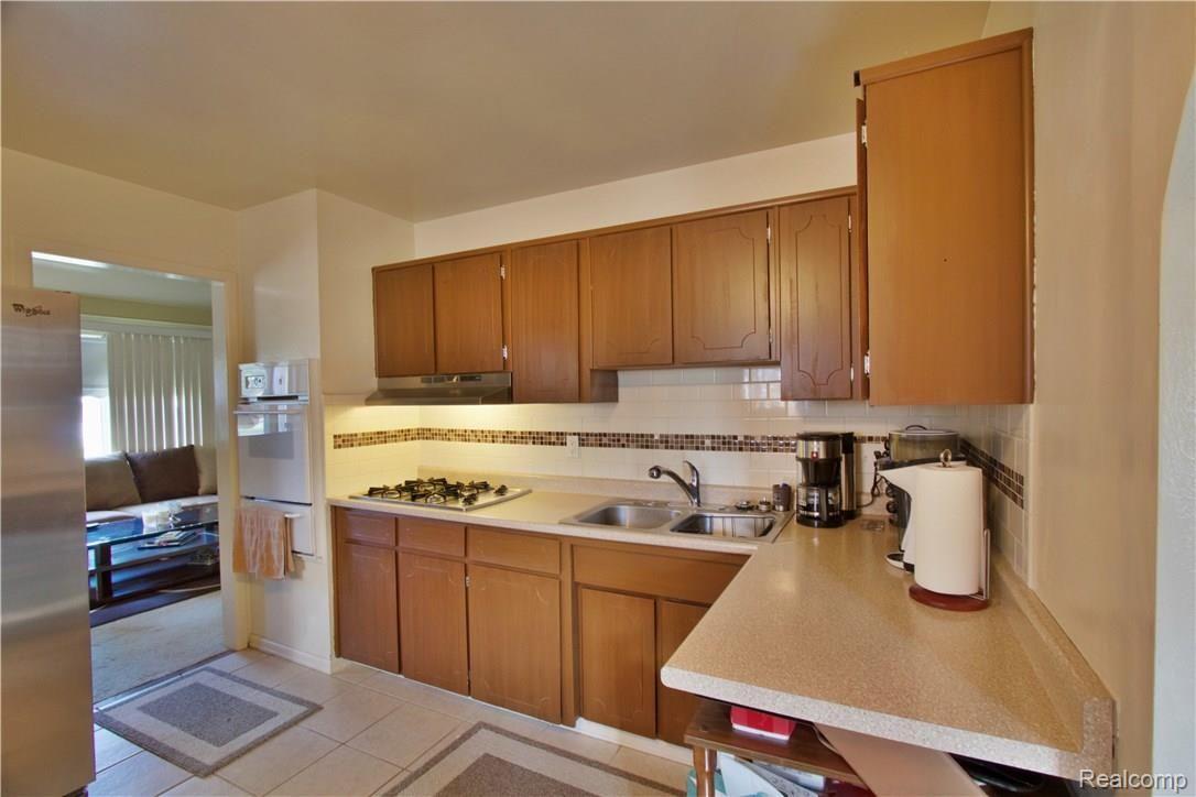 25720 Rubin Road Warren, MI 48089 - Photo 5 of 18 Kitchen 1.jpg