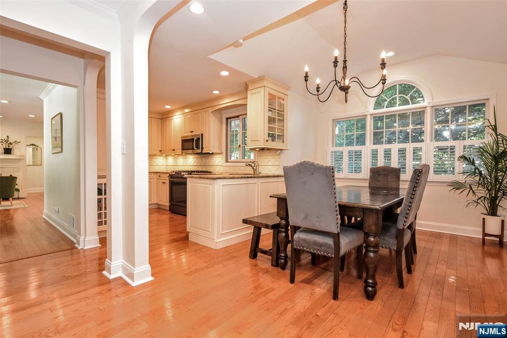 379 Martom Road Wyckoff, NJ 07481 - Photo 13 of 43 Gallery Image 13