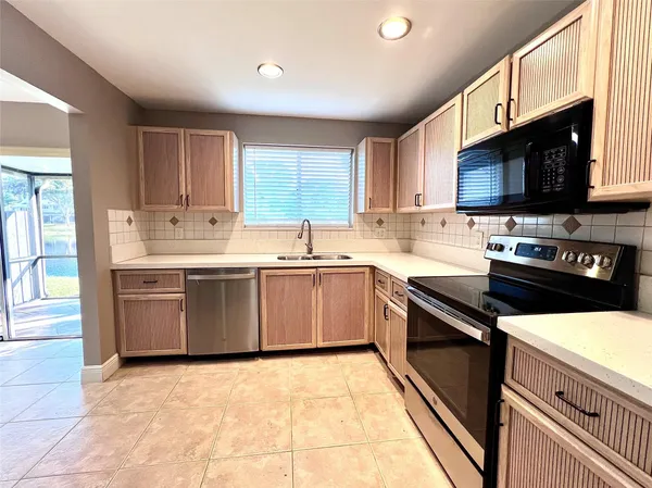 $2,750 | 2246 Discovery Circle West, Deerfield Beach, FL 33442