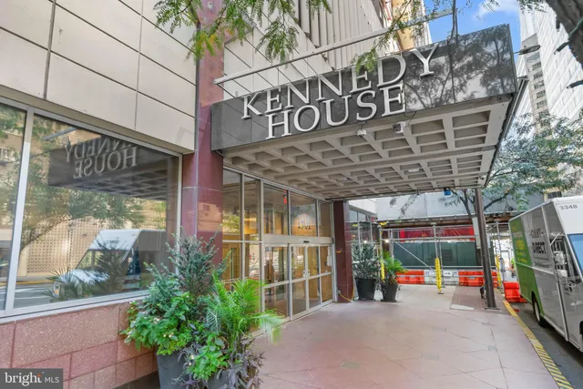 $700,000 | 1901 John F Kennedy Boulevard, Unit 2806, Philadelphia, PA 19103
