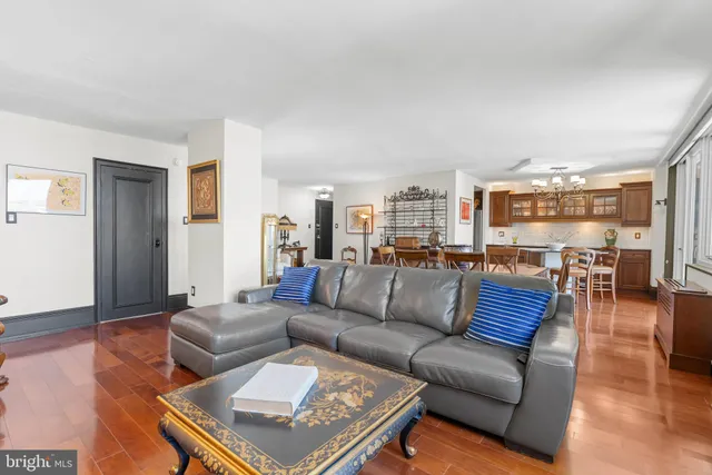 $700,000 | 1901 John F Kennedy Boulevard, Unit 2806, Philadelphia, PA 19103