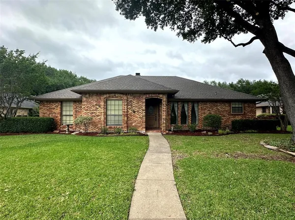 $374,900 | 2401 Radcliffe Drive, Rowlett, TX 75088