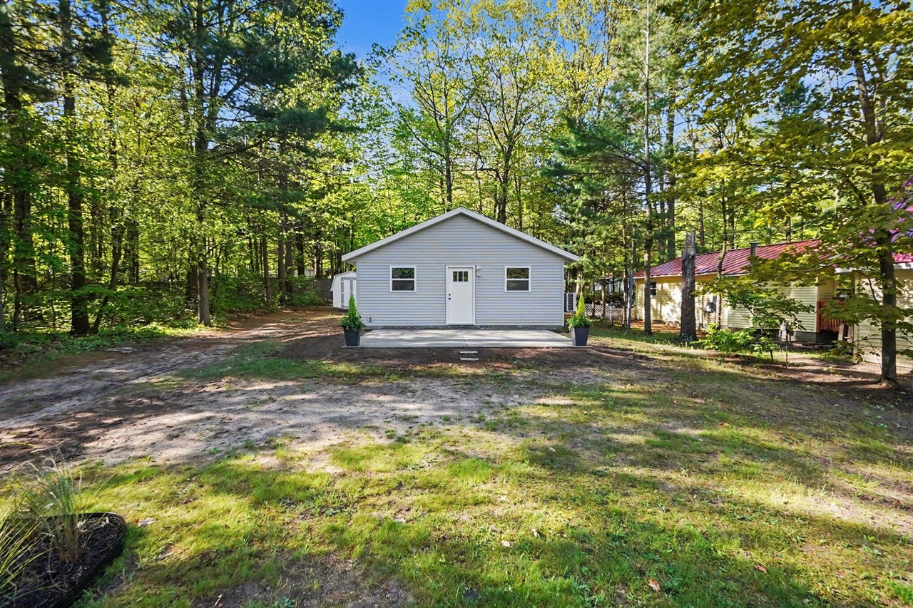 9751 Silver Lake Road Mears, MI 49436 - Photo 3 of 25