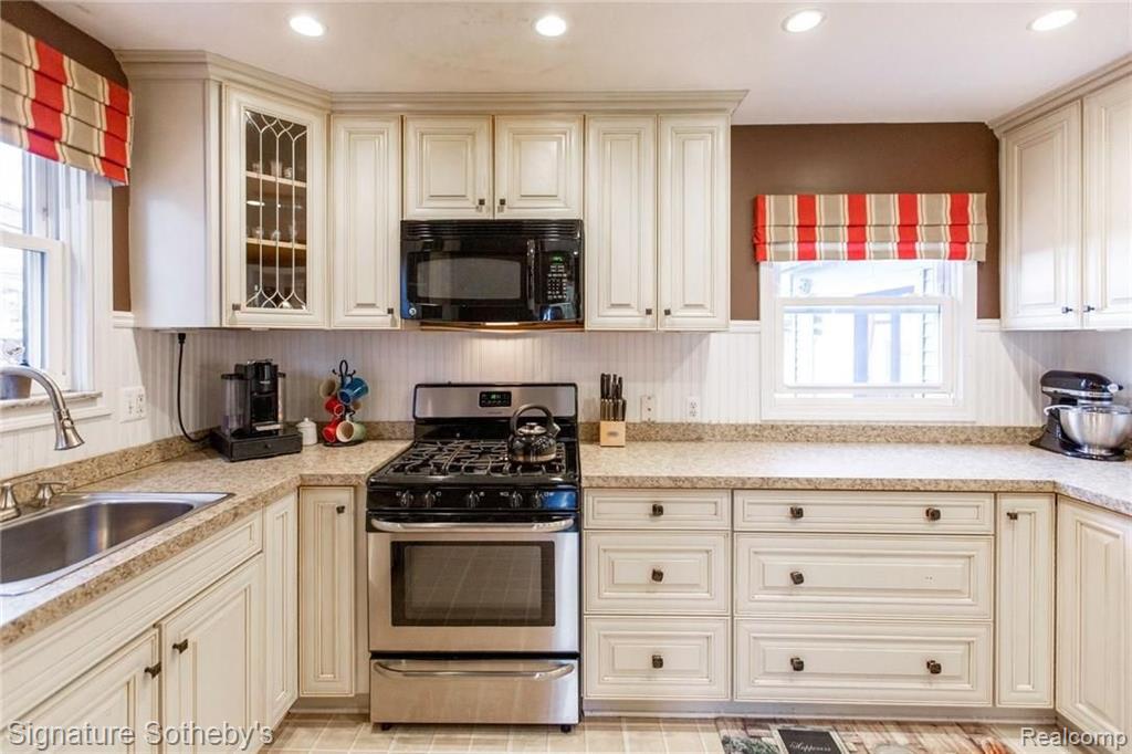 353 McMillan Road Grosse Pointe Farms, MI 48236 - Photo 5 of 27