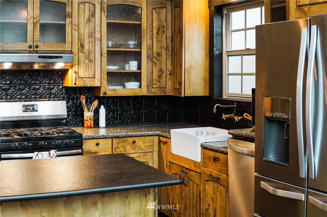13618 Southeast 192nd Street Renton, WA 98058 - Photo 3 of 12 Gallery Image 3