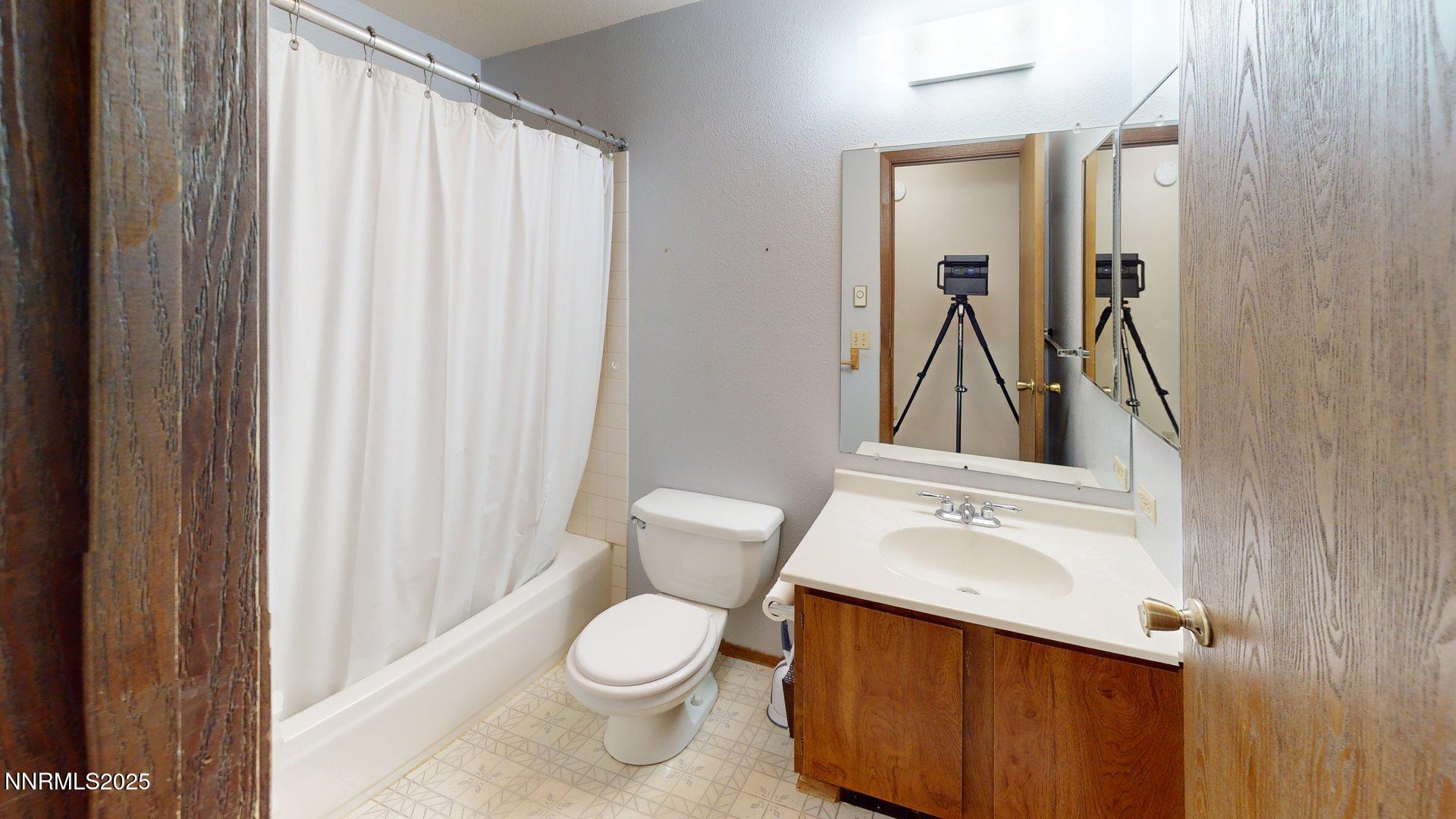 3 Colado Court Winnemucca, NV 89445 - Photo 15 of 19 3-Colado-Court-Bathroom 1