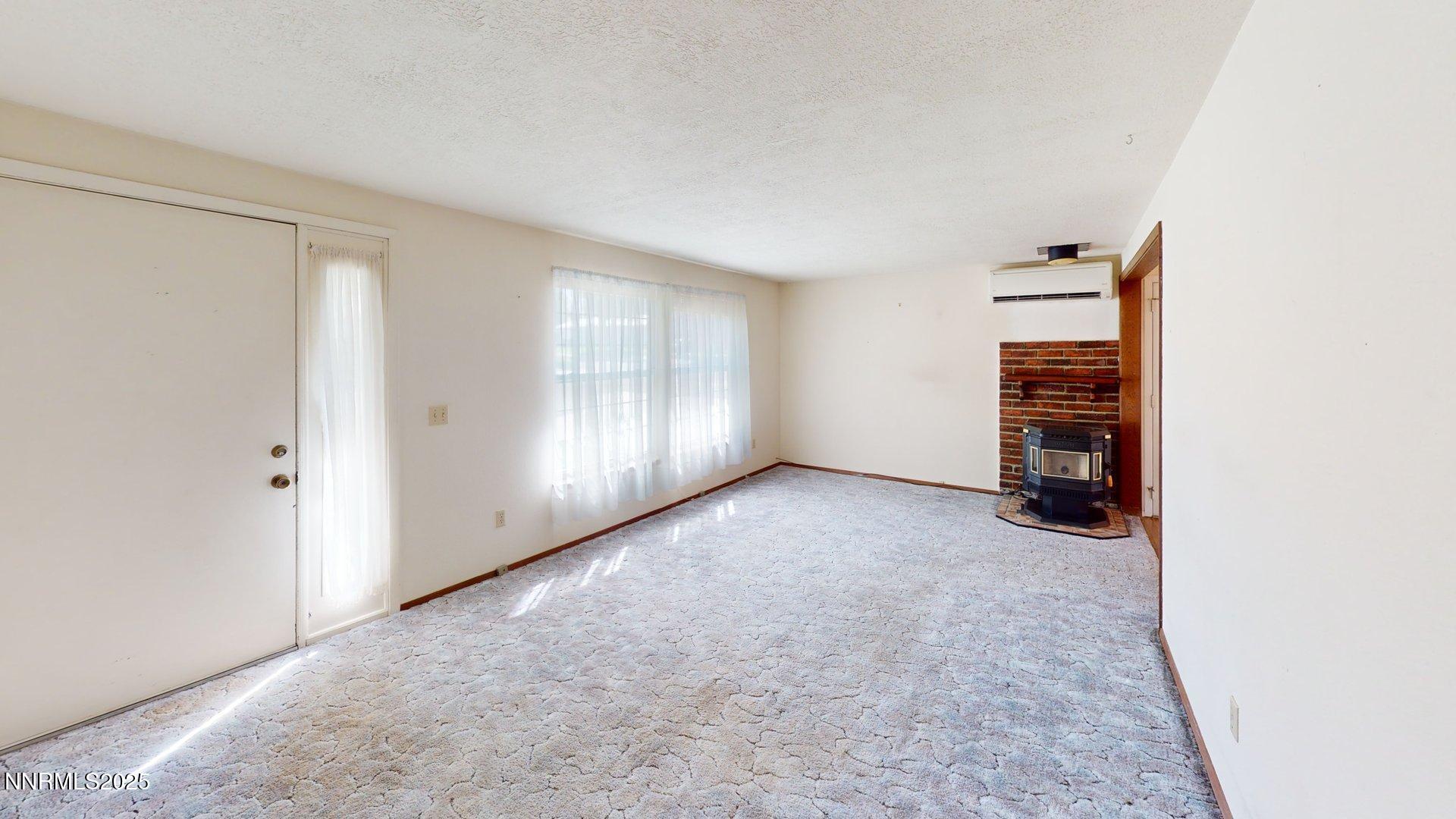 3 Colado Court Winnemucca, NV 89445 - Photo 7 of 19 3-Colado-Court-Living-Room 2