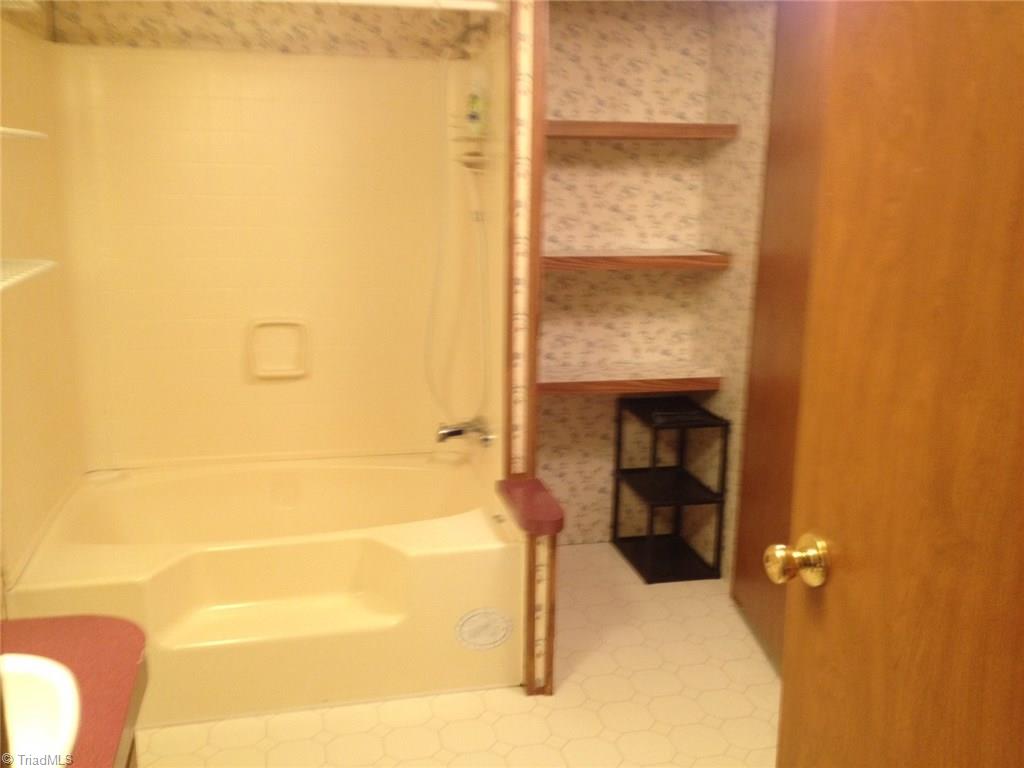 116 Bowles Road Mocksville, NC 27028 - Photo 6 of 16 Bath