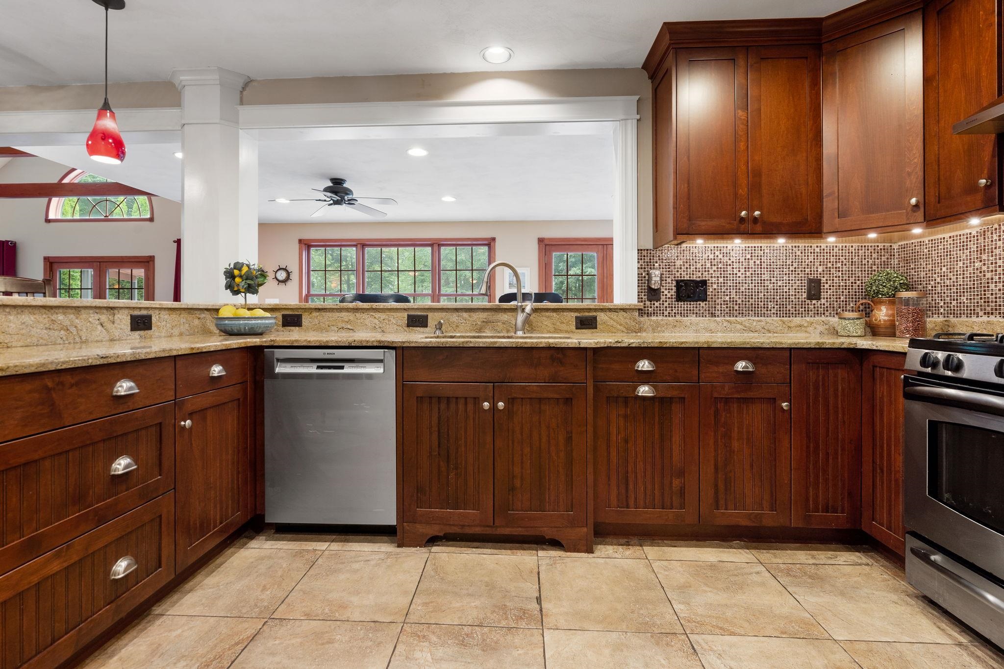 33 Alexander Drive Hampton, NH 03842 - Photo 16 of 40