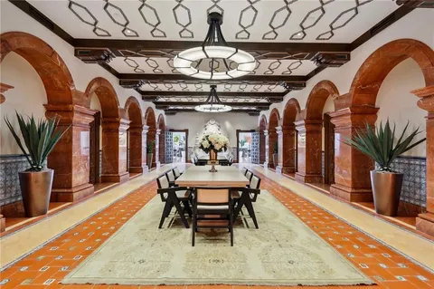 $2,980,000 | 2 Canal Street, Unit 2402, New Orleans, LA 70130